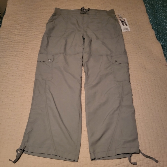NWT Vanilla Star Nylon Parachute Pants Size 1X Womens Sage Cargo Pockets On Side - Picture 1 of 6